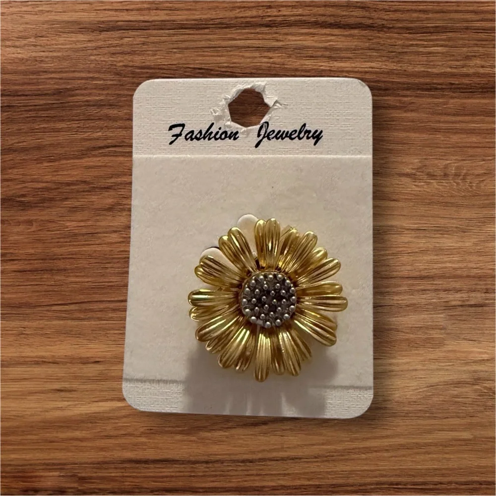 Gold Tone Sunflower Brooch Floral Pin